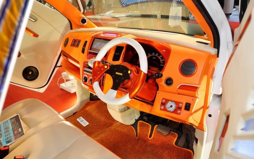 改装版最帅奥拓亮相3d车漆四个剪刀门古典内饰还配电视ktv