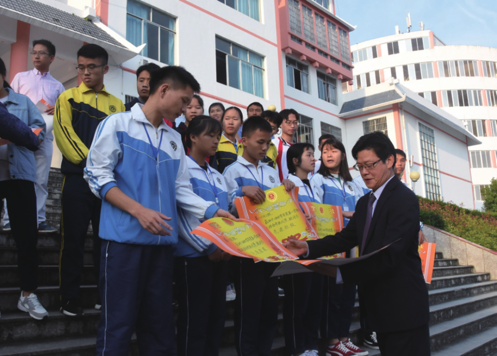 大国良师贵州省台江县民族中学终身名誉校长陈立群教育是一种唤醒和