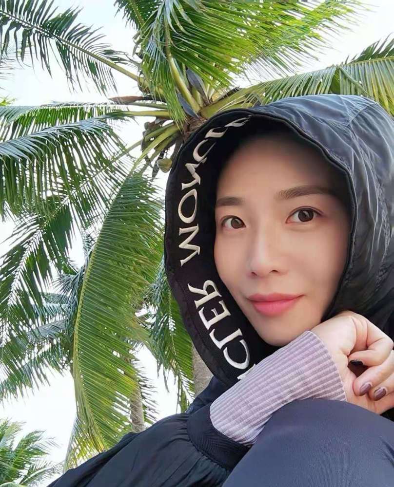 魏秋月发自拍照庆祝元旦定位显示北京网友回到国家队任职了