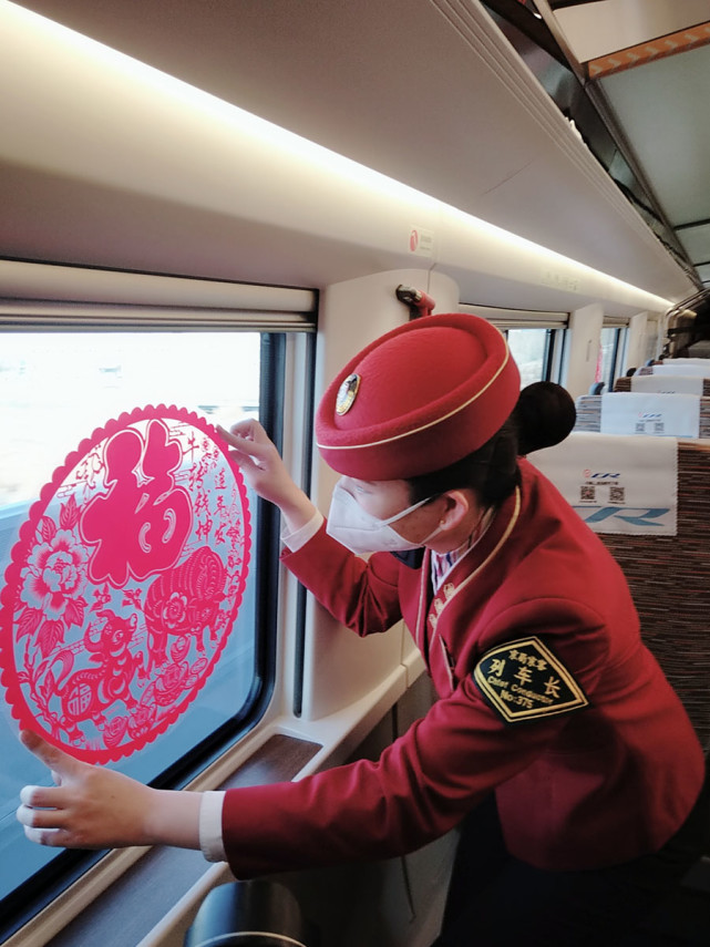 <a href=http://news.bjtvnews.com/beijing/ target=_blank class=infotextkey>北京</a>客运段：C2771列车喜气洋洋迎牛年