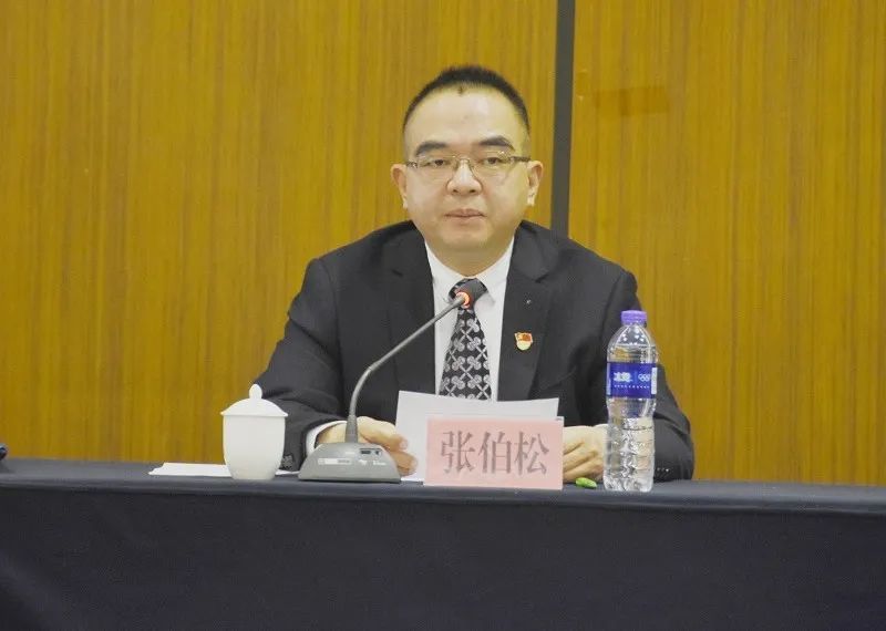 张伯松指出,区政府第一次全体会议是要全面研究部署,以新的认识高度