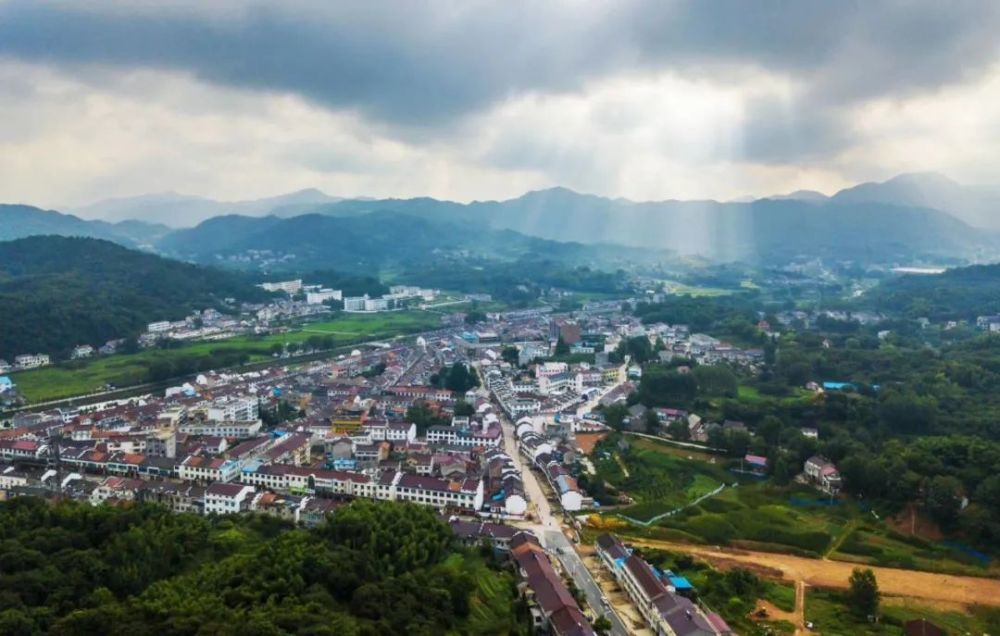 但家庙镇胡大桥村,与儿街镇百福庵村,单龙寺镇双龙村,诸佛庵镇上谷村