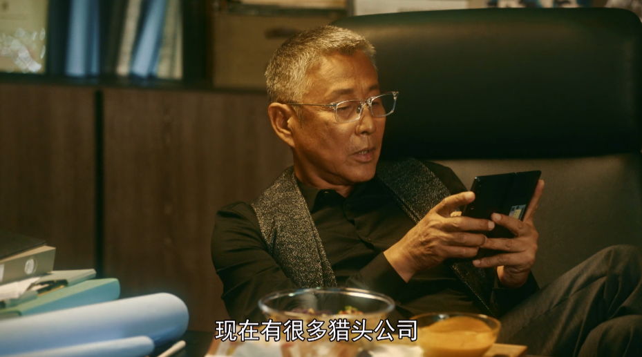 流金岁月叶谨言显得不正经他其实是有着手腕和谋略的总裁