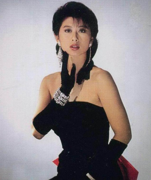 潇洒走一回的歌后叶倩文 插足恩师林子祥 结婚多年无子女 叶倩文 林子祥 潇洒走一回 费翔 吴正元