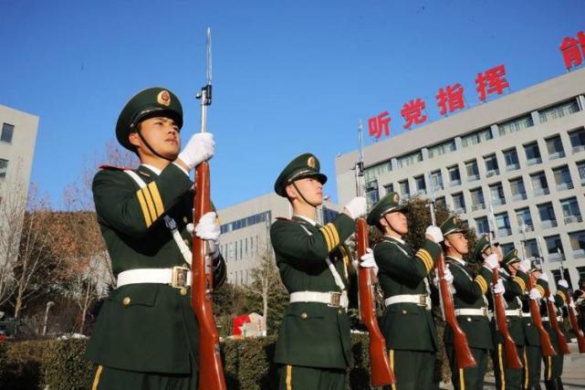 武警济南支队隆重举行元旦升旗仪式