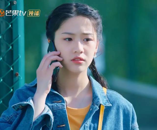 网传由吴磊,侯明昊主演的电视剧《我们的时代》女主也是向涵之,这部剧