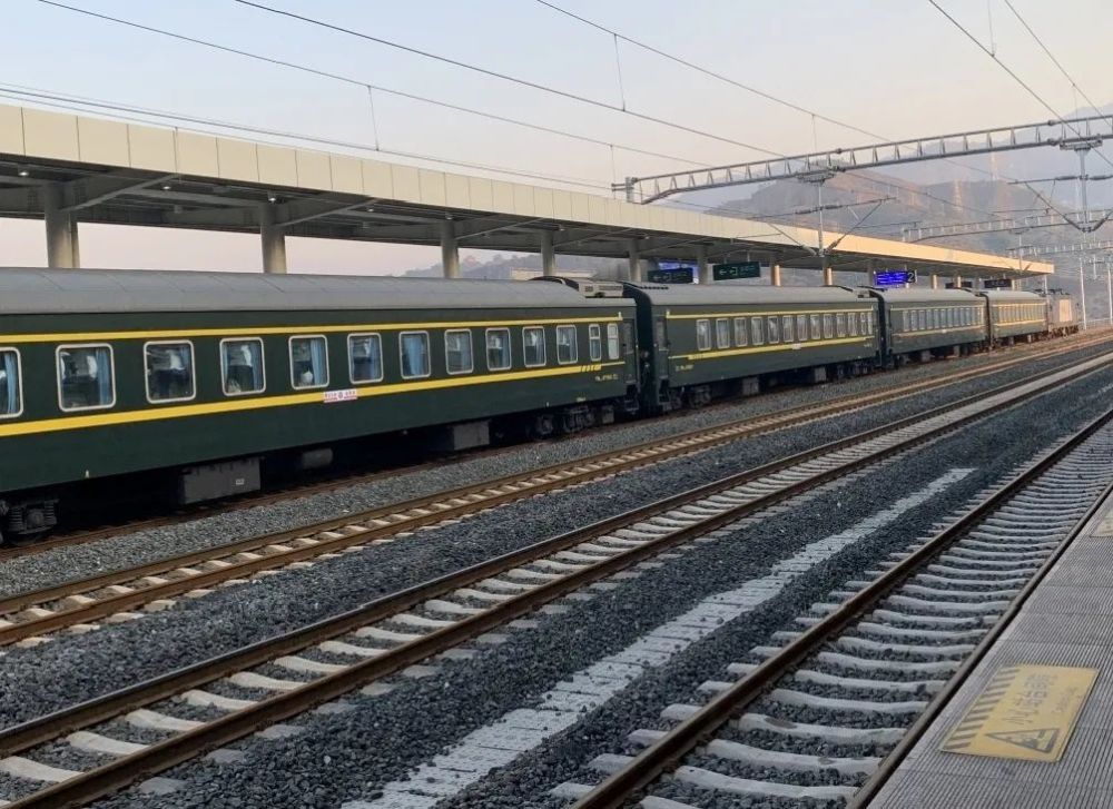 成昆复线盐边站客运列车正式开通!