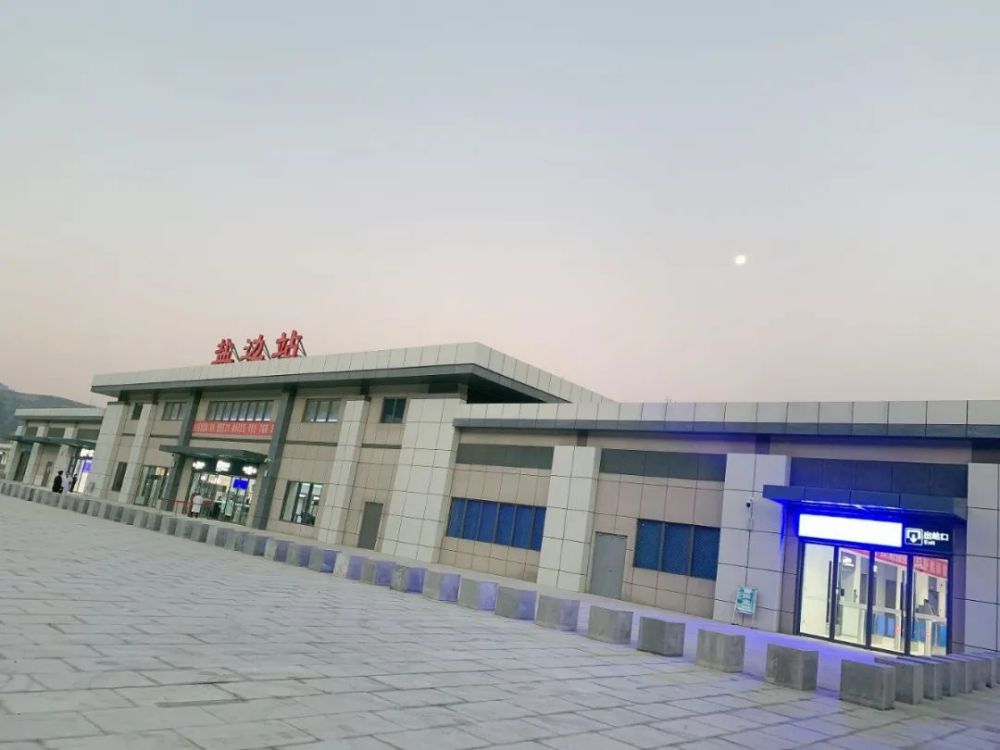 成昆复线盐边站客运列车正式开通!