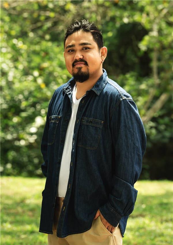 西虹市首富演员大聪明结婚牵娇妻走教堂红毯网友屯烂尾楼赚到钱了