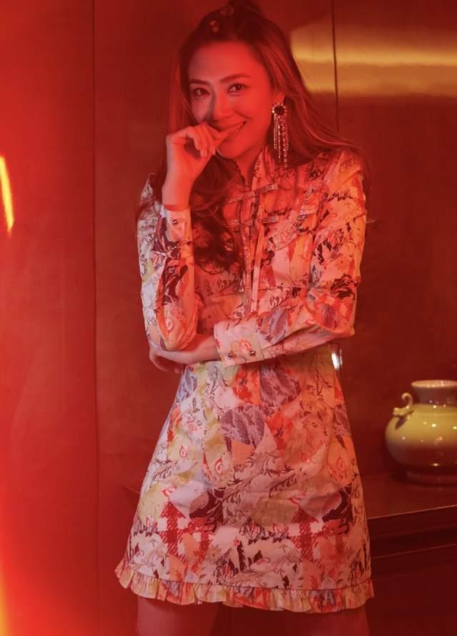 应采儿和陈小春晚会合唱口型没对上,发文默认假唱:被发现了老公