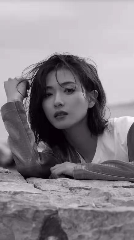 万茜黄龄穿浴袍跳小芒舞网友调戏下次请在浴缸里跳