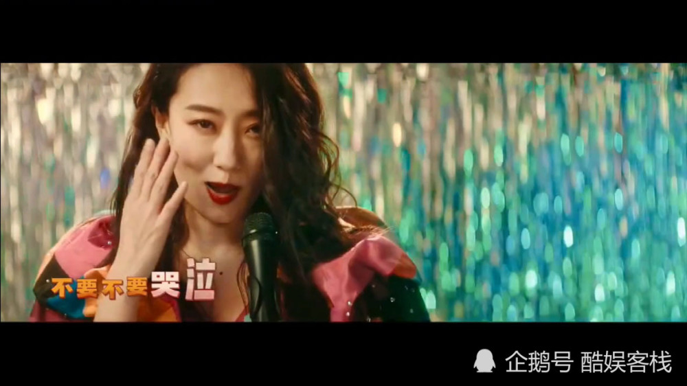 《路灯下的小姑娘》,经过贾玲,沈腾,张小斐倾情演唱,瞬间将我们的回忆