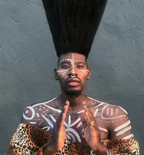 美国男子头发茂盛好吓人,就像两朵黑色棉花糖|美国|发型|庾澄庆|头发