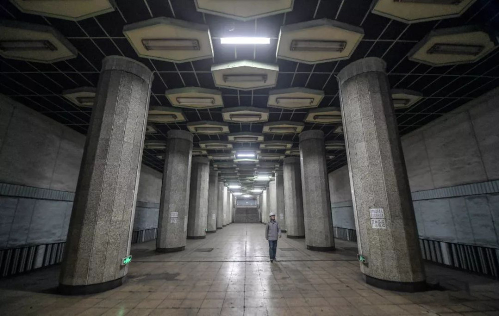 这底下的"幽灵车站",便是1971年建造地铁2号线东四十条站时,在站台层
