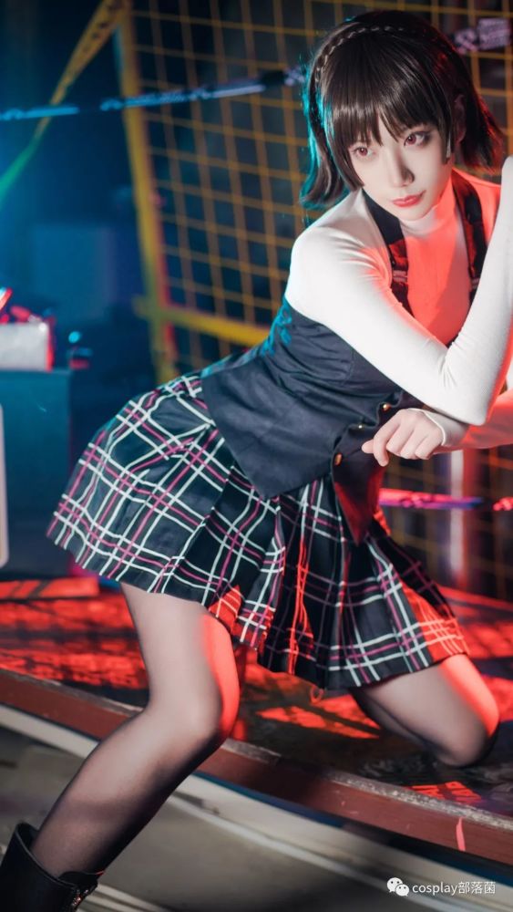 cos剑与远征和女神异闻录5梦幻联动