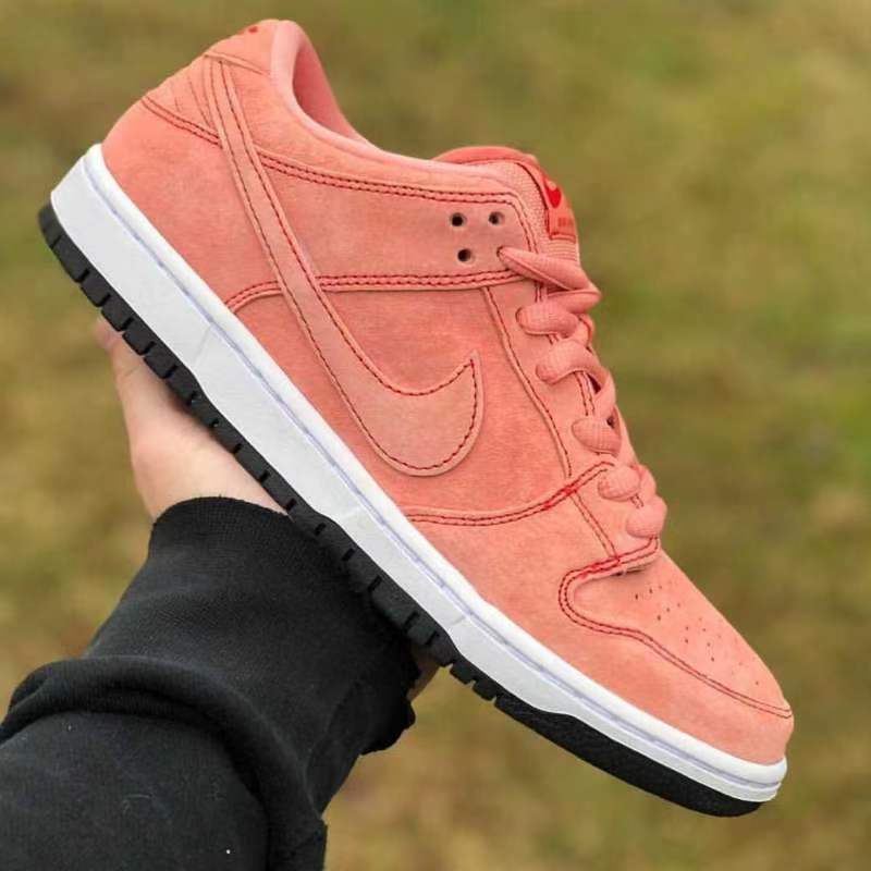 "粉猪"配色nike dunk sb照片流出 麂皮材质质感不俗_腾讯新闻