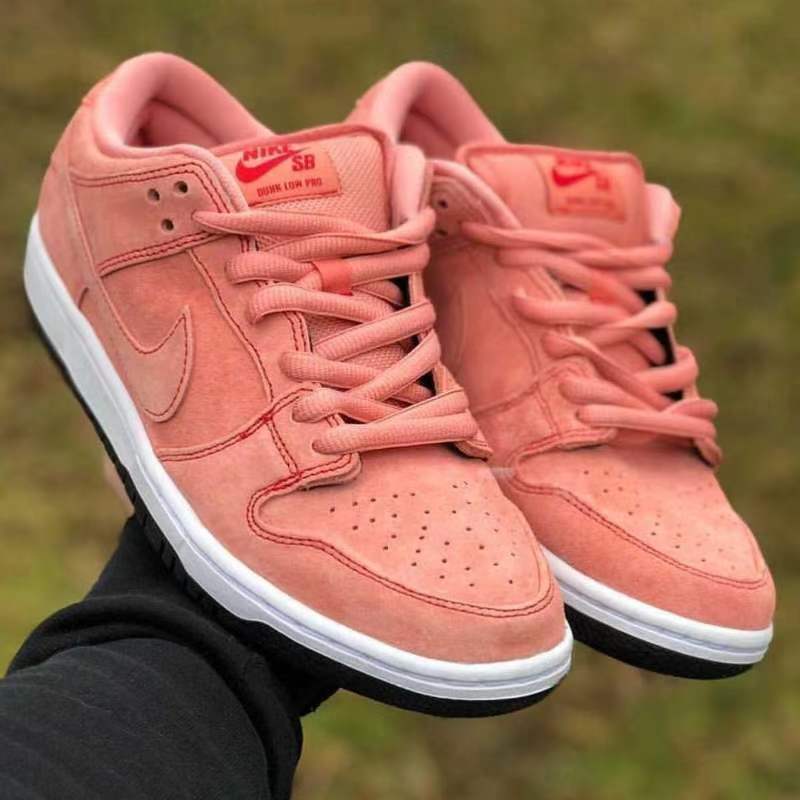 "粉猪"配色nike dunk sb照片流出 麂皮材质质感不俗_腾讯新闻