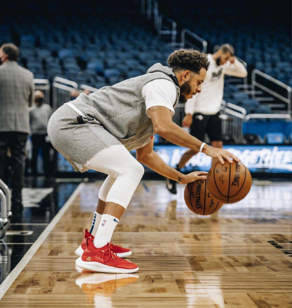 1):沃尔"三双",小库里上脚curry 8新配色!_腾讯新闻