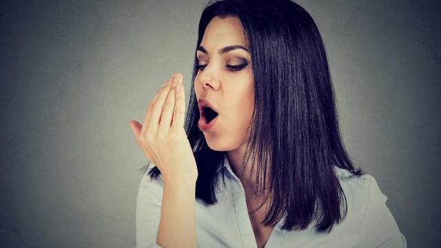 起床后口干口苦口臭是咋回事文章中也许能找到答案