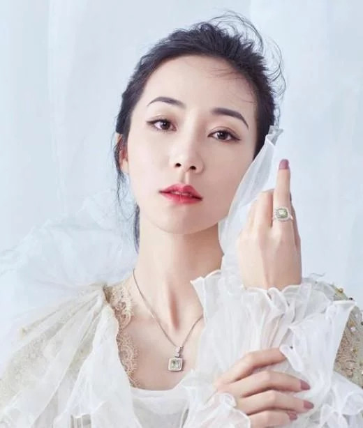 有种"炫富"叫韩雪,手上戒指全球仅此一枚,网友:不愧能打赢移动_腾讯