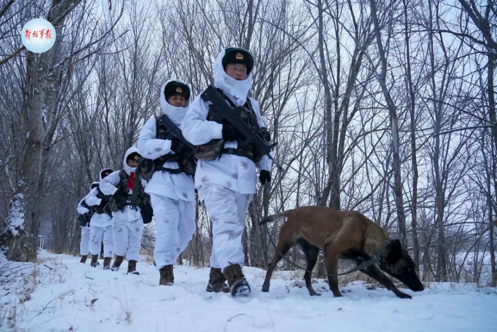 新年伊始边防军人踏上巡逻路