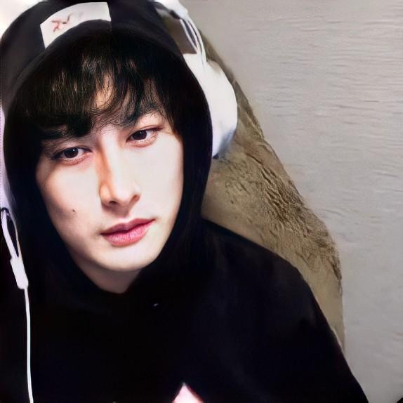 石黑英雄通宵直播24小时无数粉丝劝他下播遭到石黑婉拒