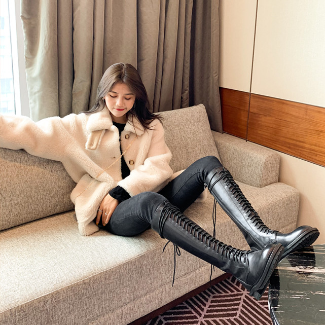 寒冷冬天要护腿,不如来一双长筒靴试试,搭什么都好看,而且有范