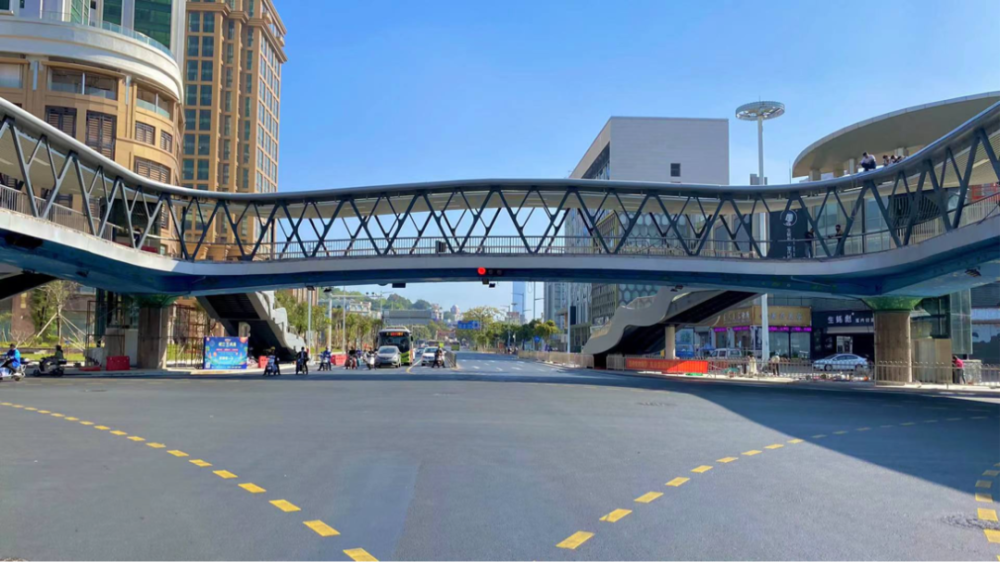 城市新景观!富华天桥升级完毕,中山一路路口拓宽至7车道
