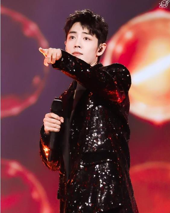 肖战跨年歌曲收视第一 海外人气爆棚 再创新纪录打黑子脸 腾讯网