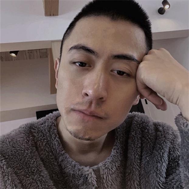 秦奋绅士造型解锁颜值新高度网友价值1w的手套成败笔