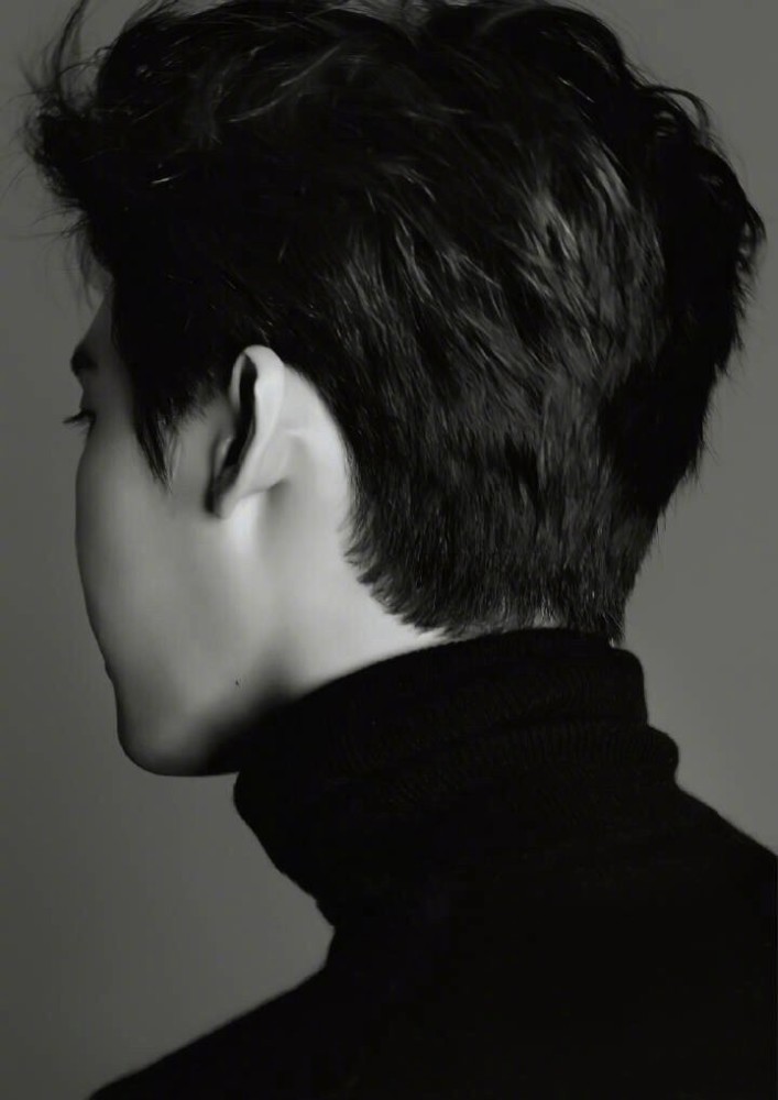 韩剧半壁江山李钟硕ins更新我回来了网友催他赶快去拍剧