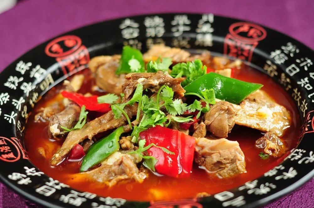 一只鹅咋就生出了三条腿过大年吃大鹅曾是我们最欢乐的事情