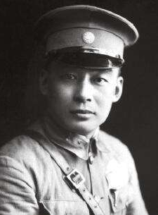 她是孔祥熙之女,拒绝了卫立煌和胡宗南的追求,执意嫁给穷小子