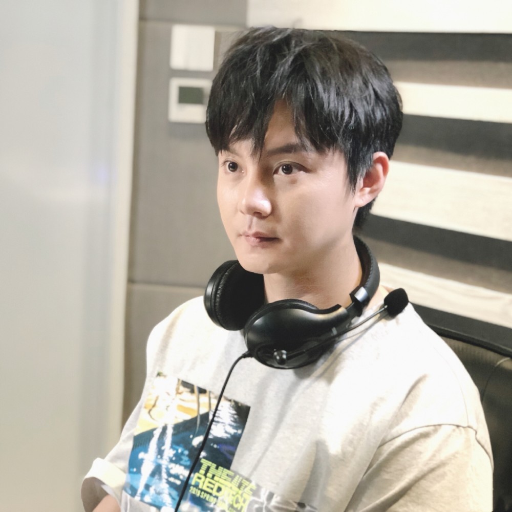 尹正壁纸头像真的超有范