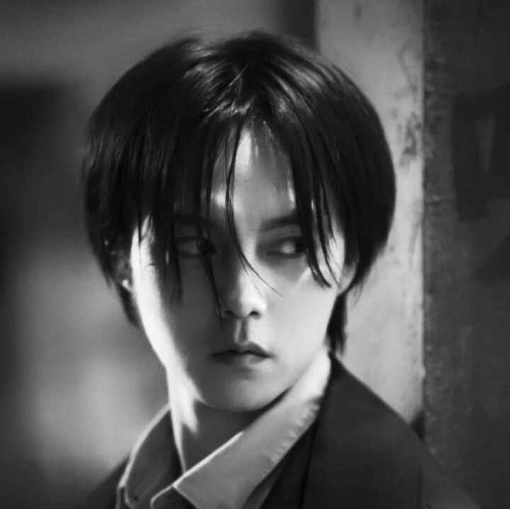 尹正壁纸头像真的超有范