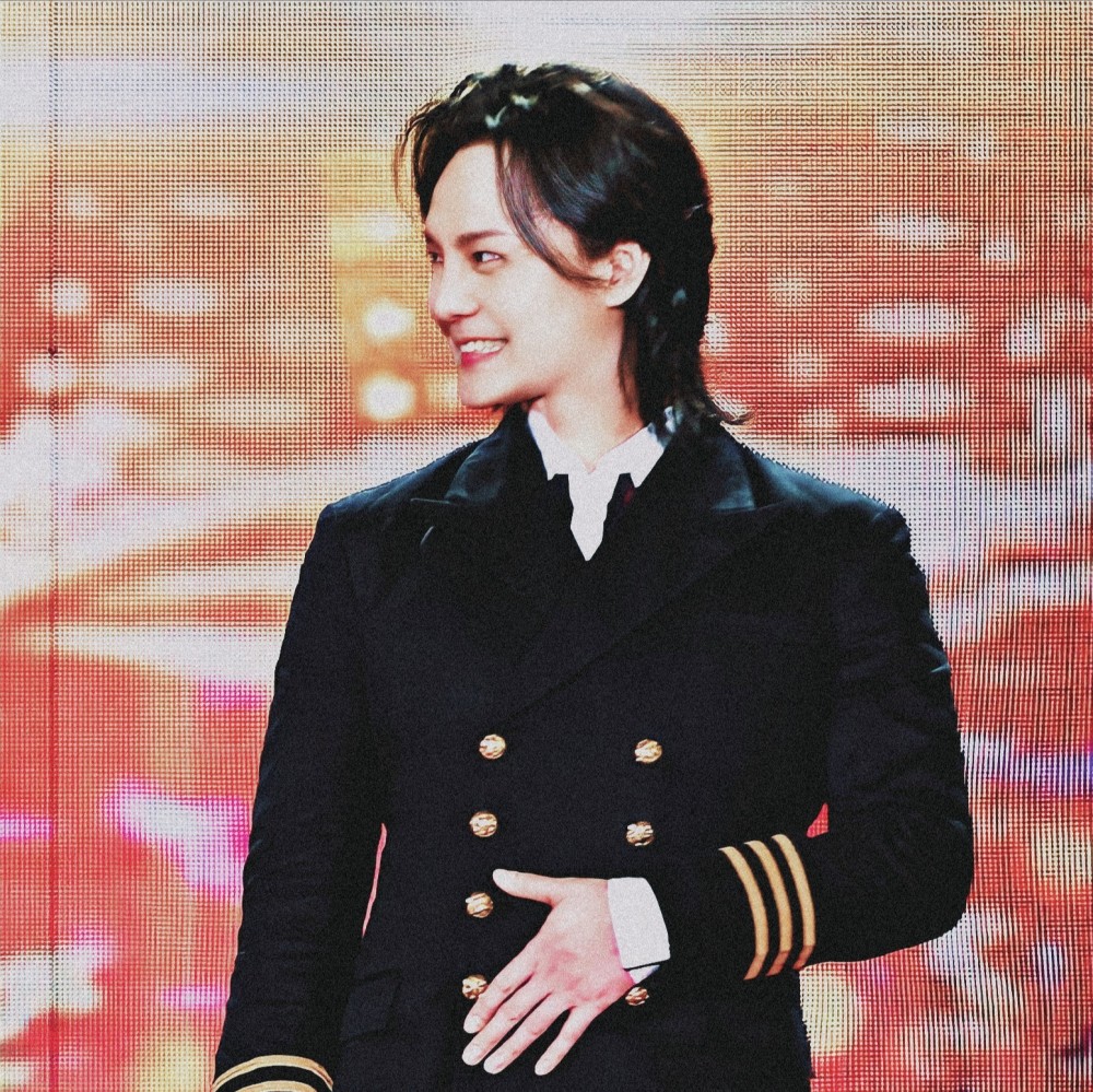 尹正壁纸头像真的超有范