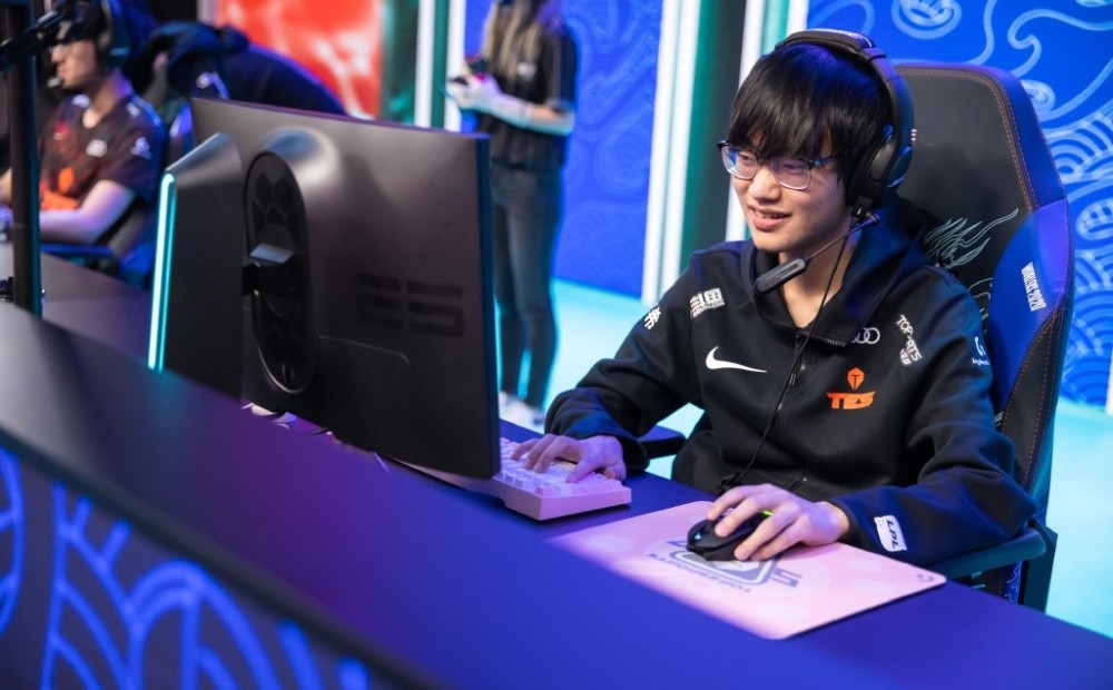Knight无缘2020年MVP，深夜发博回应，一句话令不少粉丝心疼