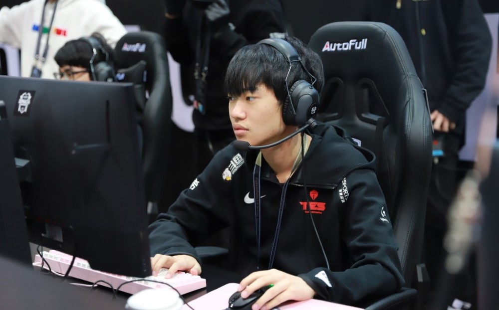 Knight无缘2020年MVP，深夜发博回应，一句话令不少粉丝心疼