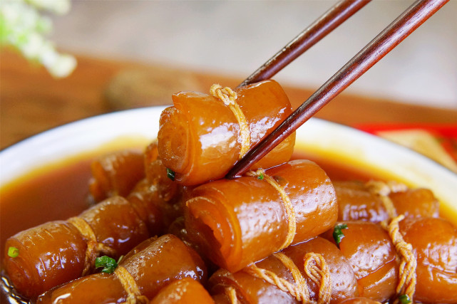 吉祥如意,今天分享36道年夜饭菜品的第五道菜"腰缠万贯",这道菜主料用