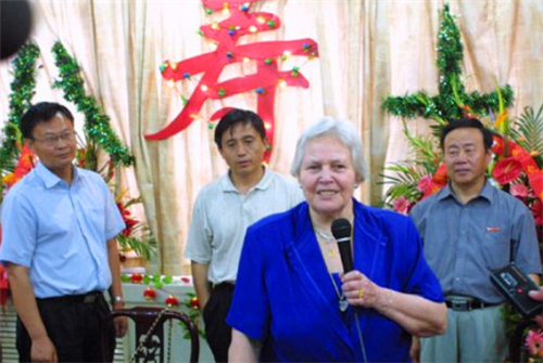 自从跟随丈夫黄元波到了中国,吴雪莉除了几次短暂的探亲外,就再没有