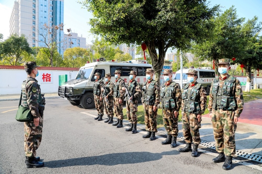 视频武警四川总队千名官兵坚守岗位确保群众节日期间平安出行