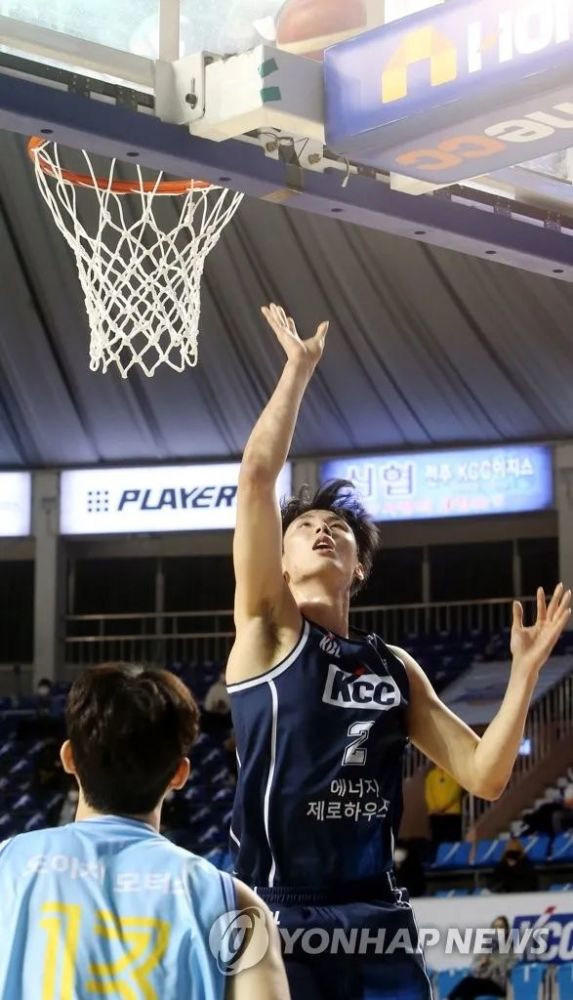 垂直起跳70厘米,100米跑进12秒,这条2米长