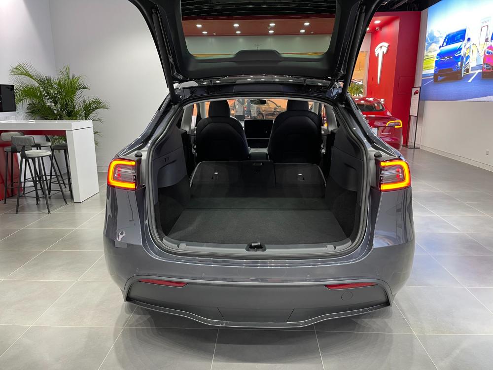 特斯拉中国版model y开箱上手体验,34w到底香不香?_腾讯新闻