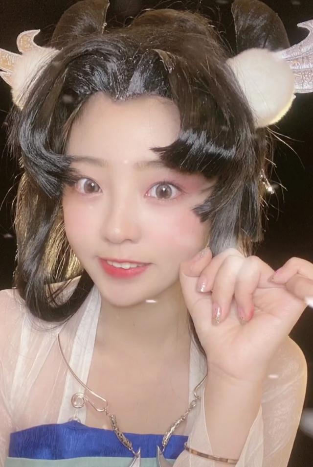 她们甚至强烈要求郝一点去参加女团正式出道,不过网友的呼声虽然很高