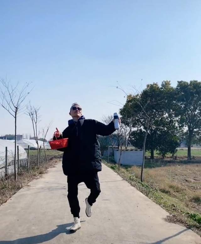 程雷走六亲不认步伐,因患肝病头发花白,遭陈辰嫌弃转身娶王萌萌