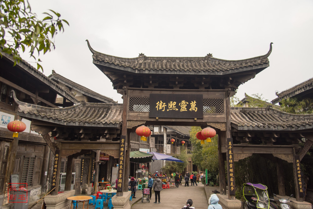 万灵古镇建筑特色图片