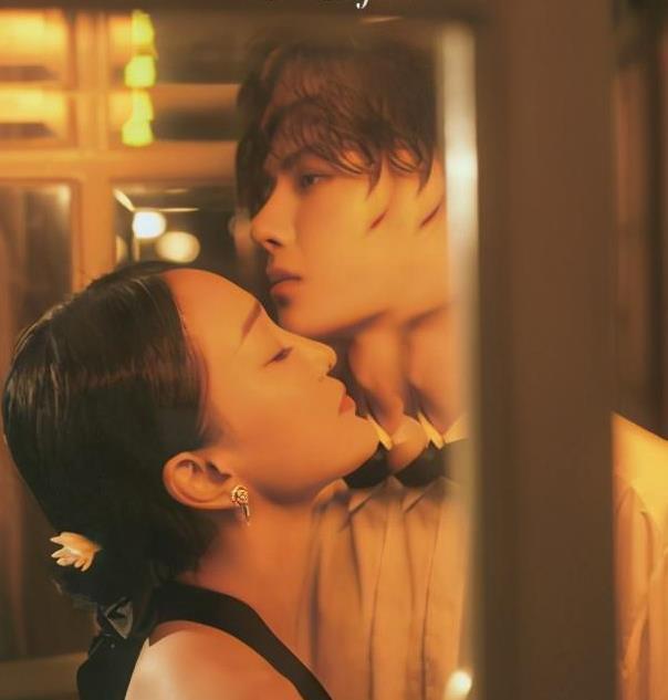 王一博周迅合拍好唯美借位喉结吻超带感瞬间脑补一出大戏