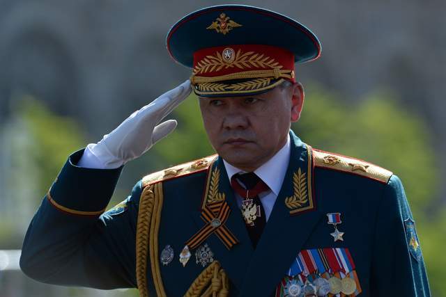 图解绍伊古大将的军服 了解俄军制服穿着规定 品种繁多但很好记 腾讯新闻