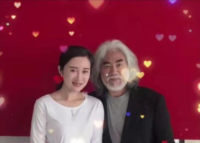 69歲張紀中曬結婚證照回憶青澀愛情小嬌妻表情不自然耐人尋味