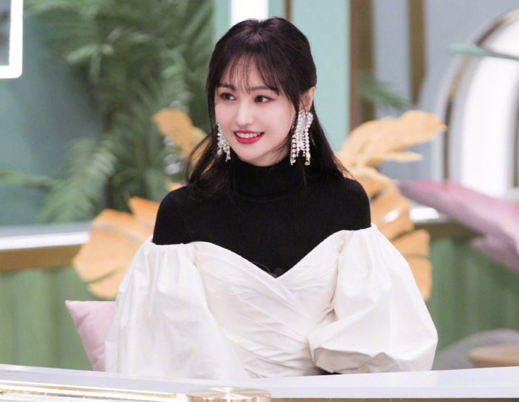 郑爽说自己全班最丑本以为是自卑看到班级照神仙打架